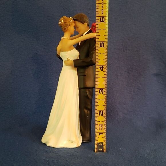 Beautiful Ceramic Bride and Groom Couple Figurine - Picture 14 of 16